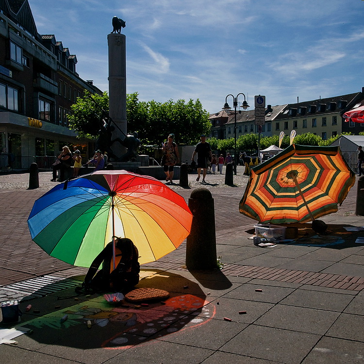 Geldern Straßenmaler D35_9709 als Smart-Objekt-1 Kopie.jpg - Am Samstagmorgen direkt nach dem Frühstück  laufen  wir  zu den Staßenmalern in die Innenstadt.